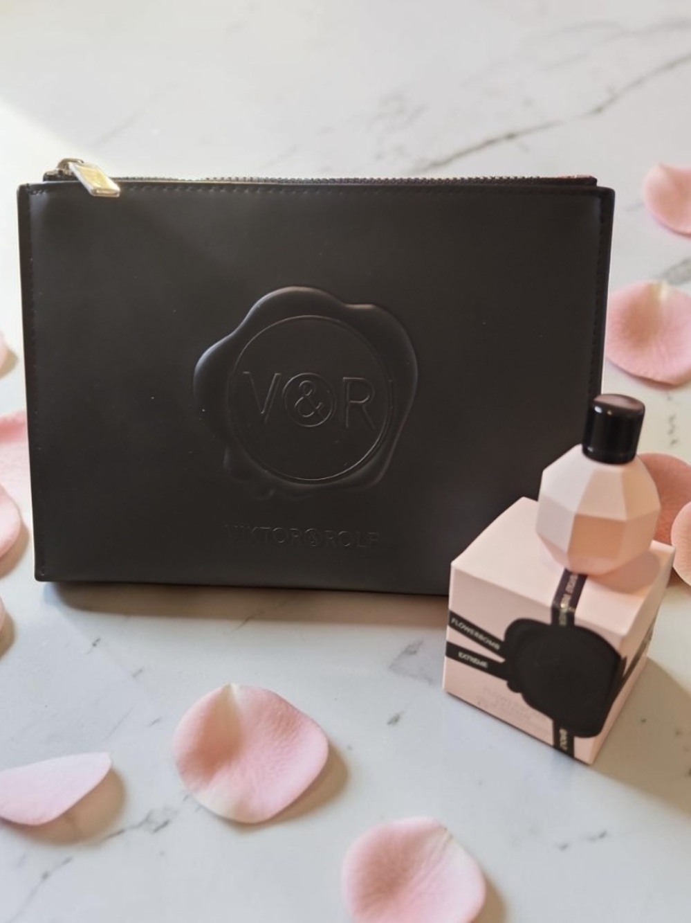 Viktor & Rolf Embossed V&R Cosmetic Case With Flowerbomb Extreme NIB
